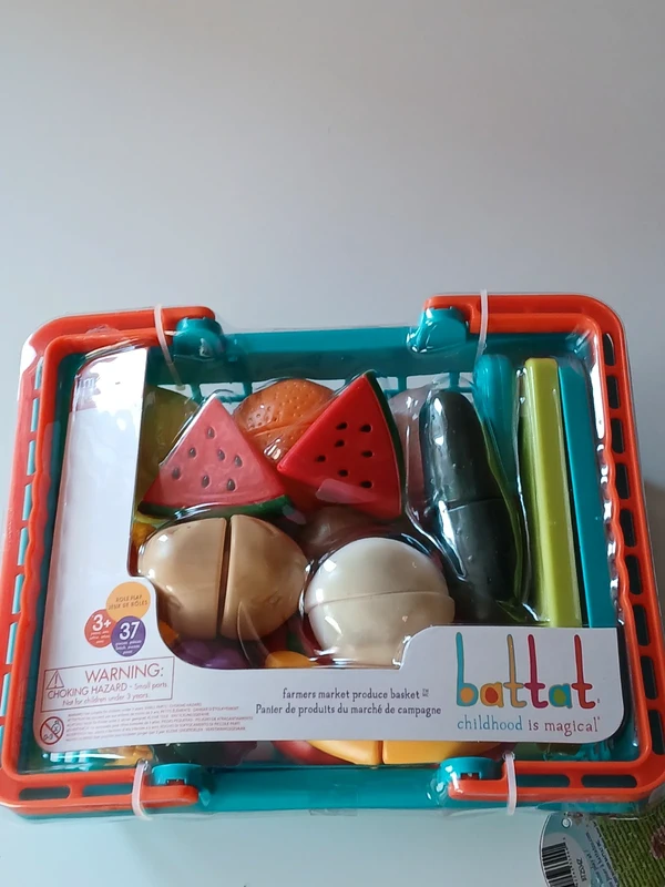 Kosz z owocami, warzywami do krojenia zabawka