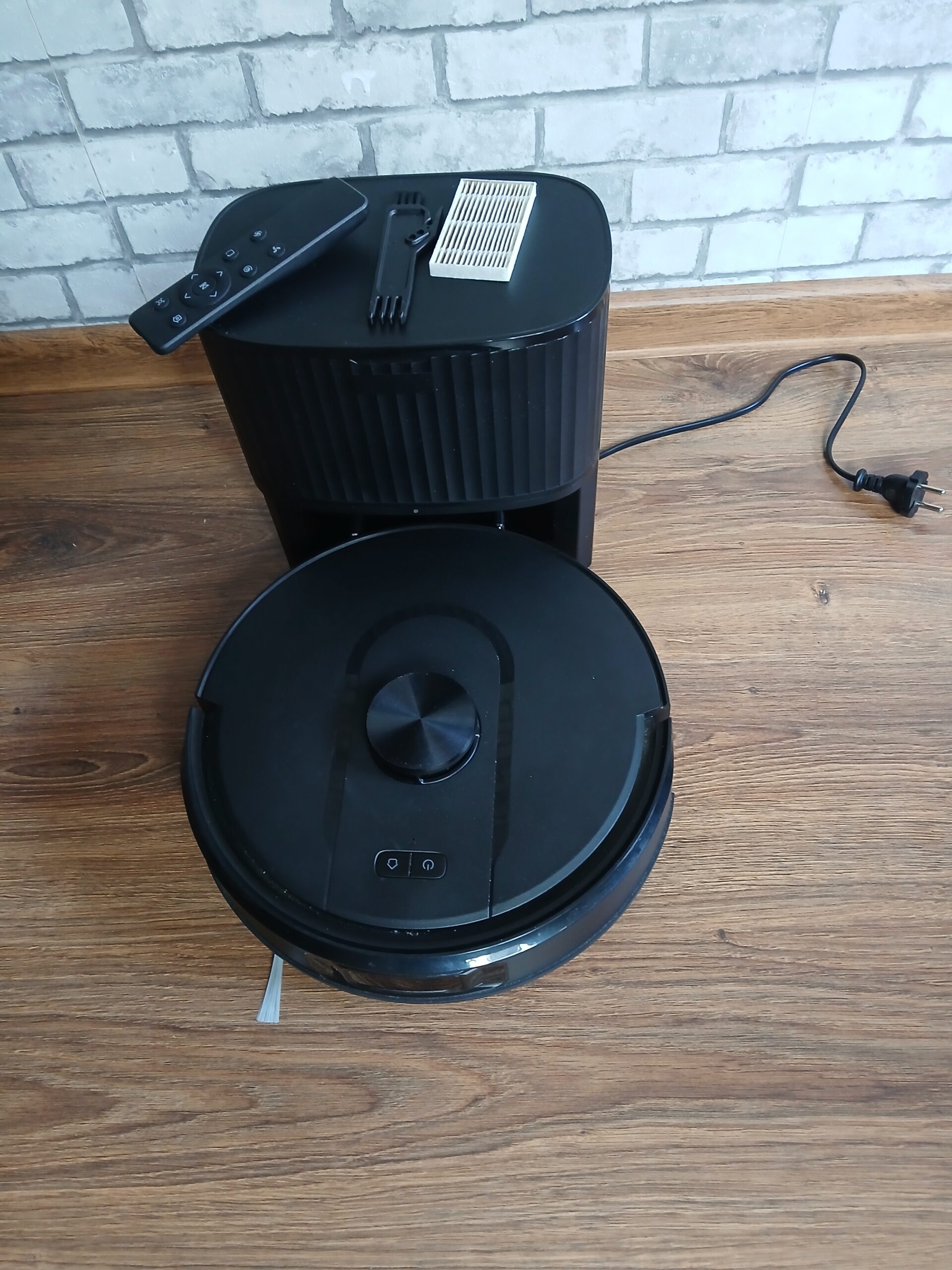 Robot sprzątający Cleanova W11 stacja automatyczna mop laser LDS pilot