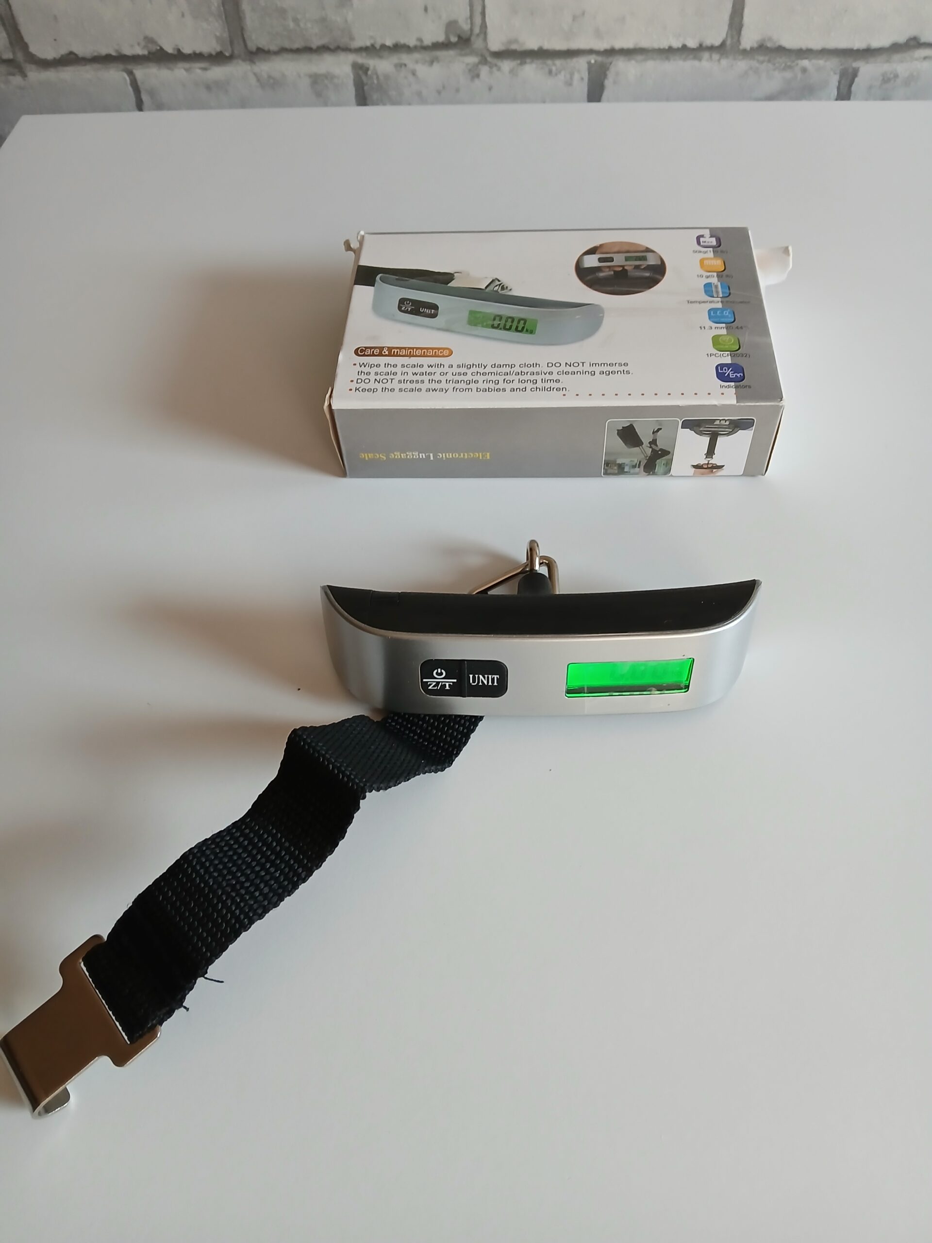 Cyfrowa waga bagażowa wisząca do walizek 50kg LCD podświetlana