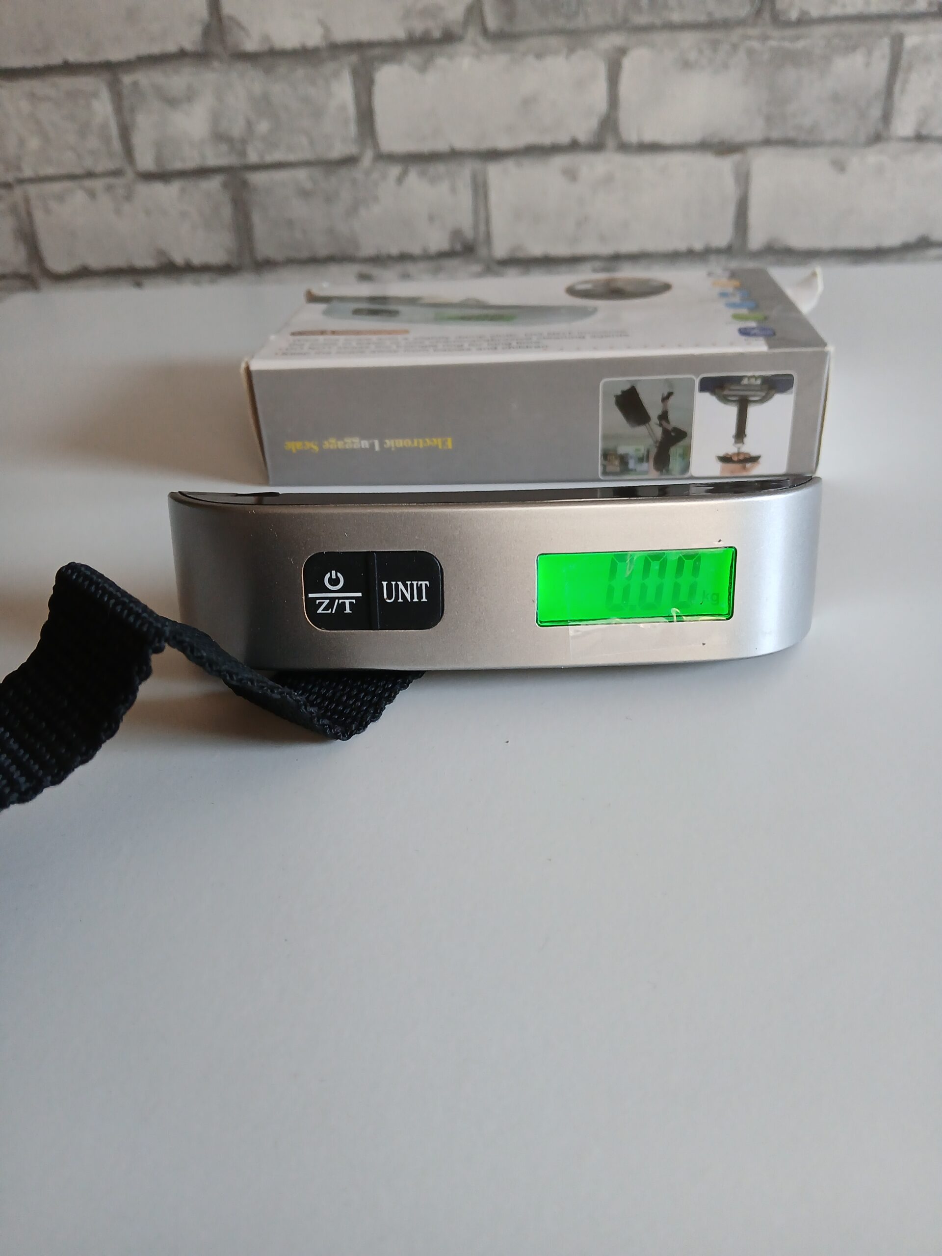 Cyfrowa waga bagażowa wisząca do walizek 50kg LCD podświetlana - obrazek 2