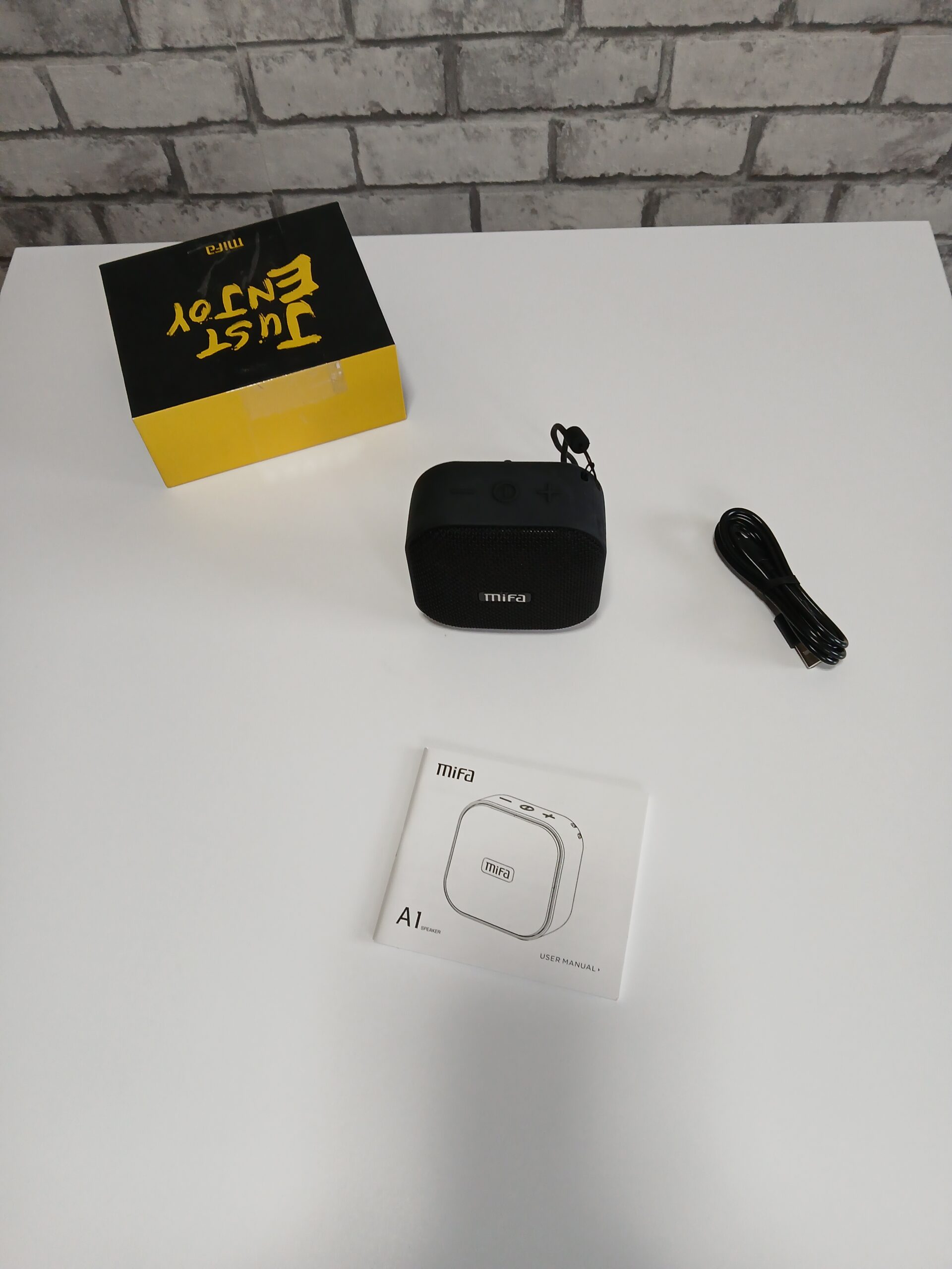 Głośnik bezprzewodowy Bluetooth MiFa A1 czarny MicroSD AUX outdoor bas