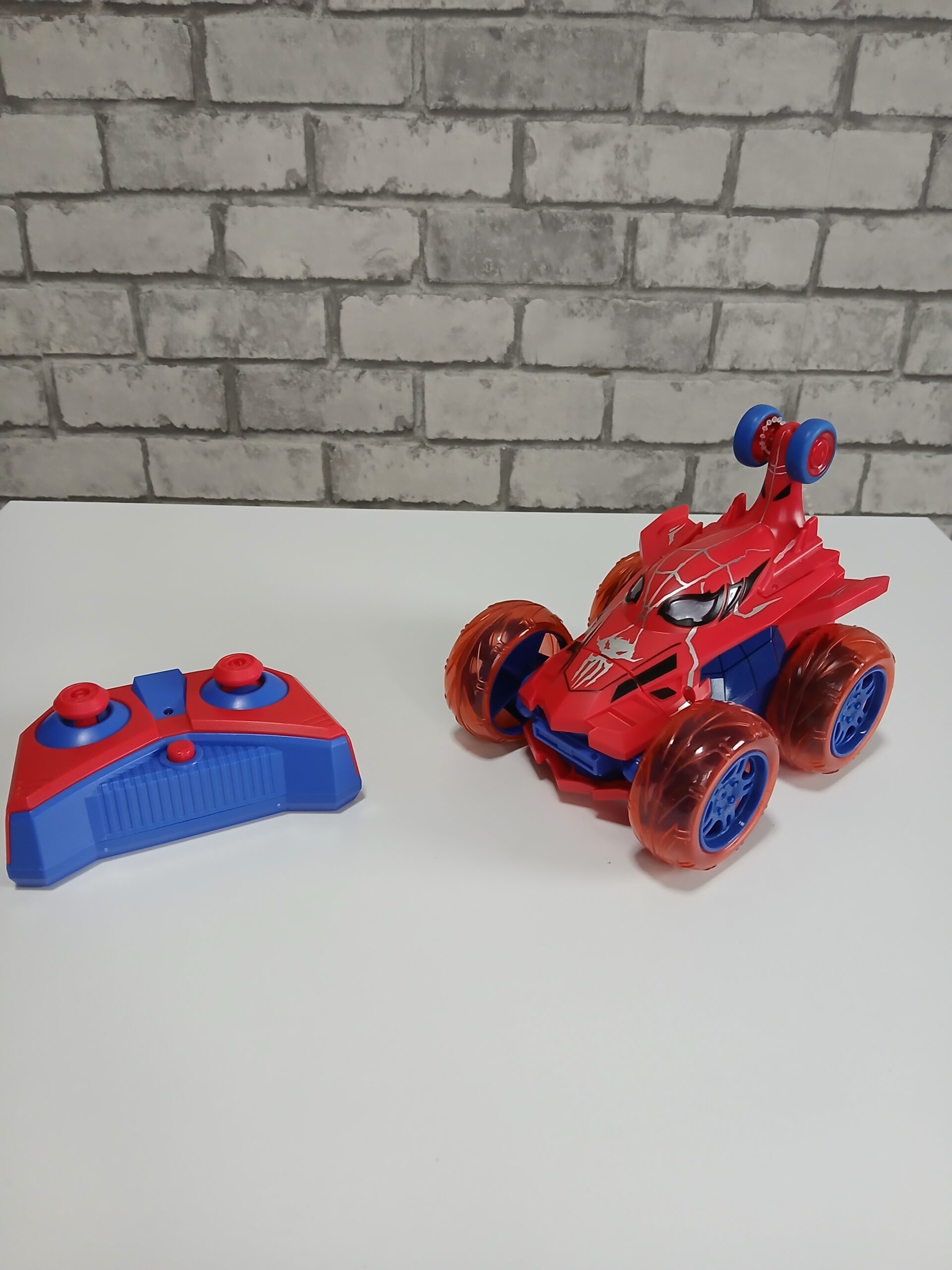 Samochód zdalnie sterowany Stunt Car auto kaskaderskie 360 - obrazek 3