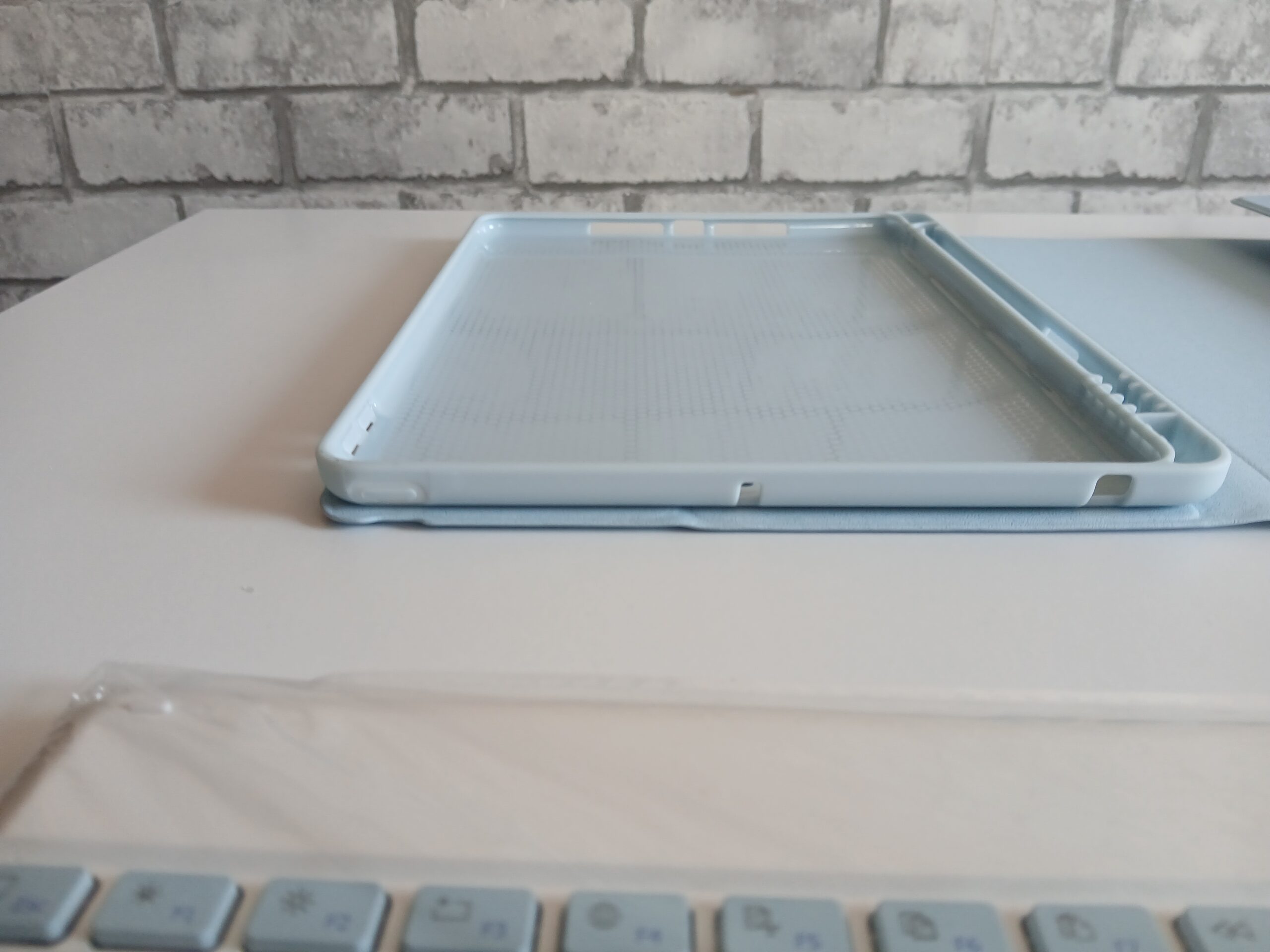 Etui z klawiaturą Bluetooth EasyAcc 10-10.1 cali PlimPad - obrazek 3