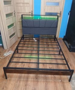 Łóżko metalowe Brinlawb 140x200 z tapicerowanym zagłówkiem i podświetleniem LED / USB