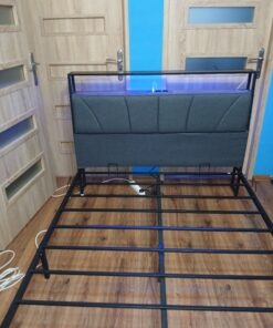 Łóżko metalowe Brinlawb 140x200 z tapicerowanym zagłówkiem i podświetleniem LED / USB - obrazek 2