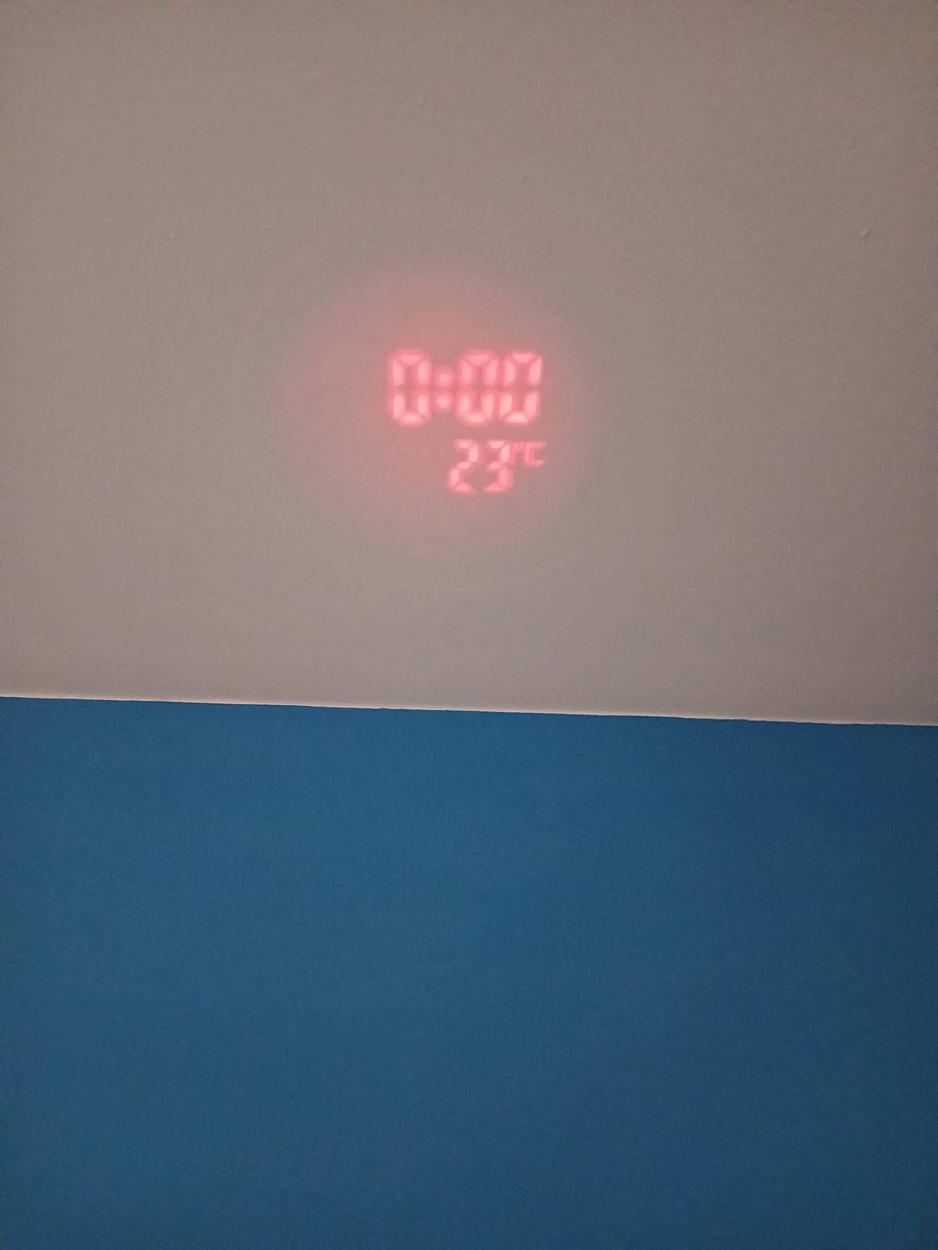 Budzik cyfrowy z projektorem FJ3531 stacja pogody ładowarka USB czarny - obrazek 6
