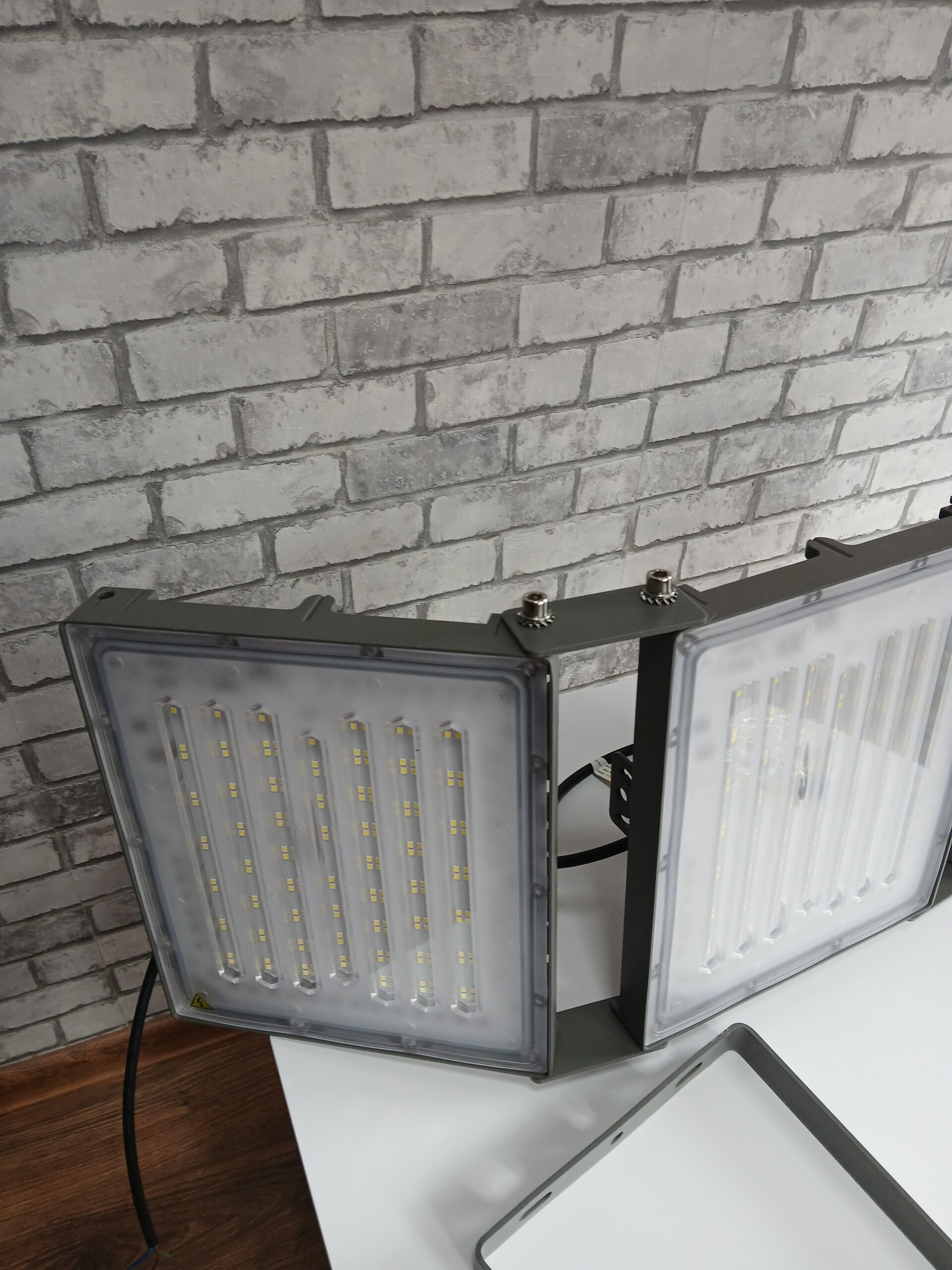 Naświetlacz LED Stasun 600W (3x200W) halogen zewnętrzny IP66 - obrazek 3