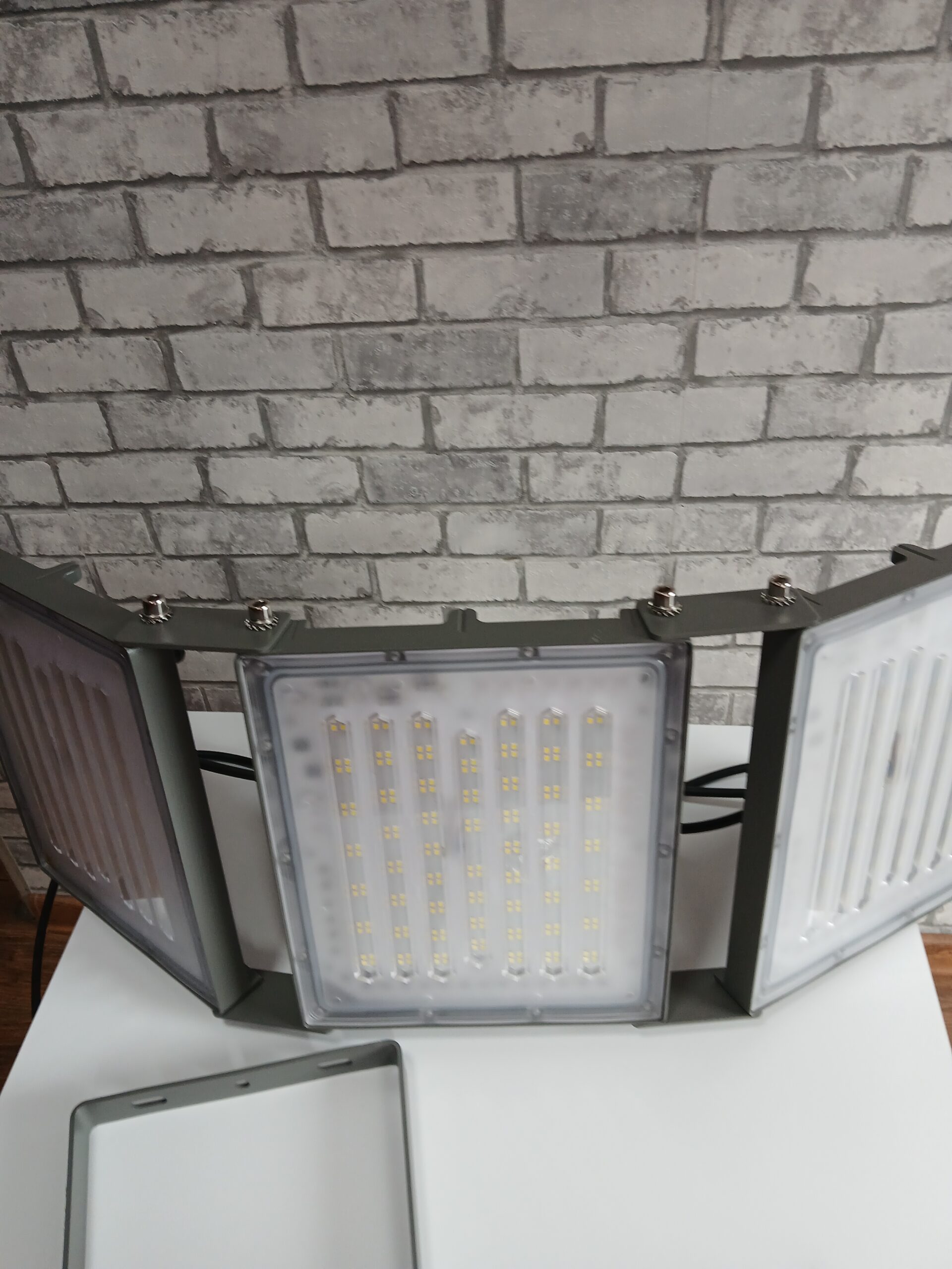 Naświetlacz LED Stasun 600W (3x200W) halogen zewnętrzny IP66 - obrazek 4