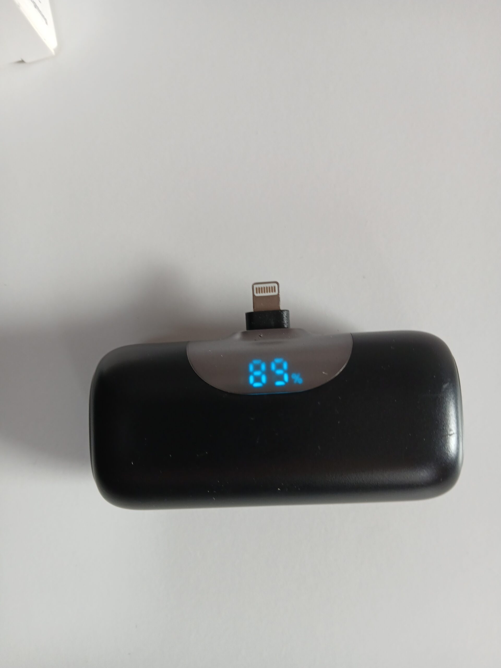 Przenośny mini powerbank wtykowy do iPhone / Lightning 5500mAh - obrazek 3